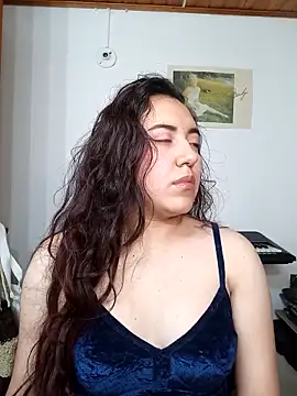 Snapshot of Emi_chik chatting on 09-10-25, 11:43 Emi chik online show from 09-10-25, 11:43