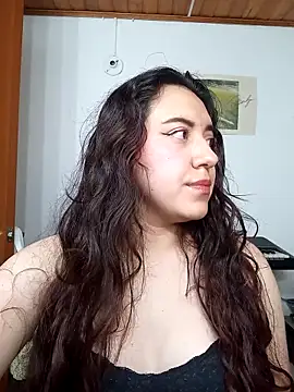 Snapshot of Emi_chik chatting on 09-11-25, 11:21 Emi chik online show from 09-11-25, 11:21
