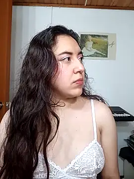 Snapshot of Emi_chik chatting on 09-13-25, 11:10 Emi chik online show from 09-13-25, 11:10