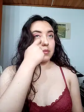 Snapshot of Emi_chik chatting on 09-18-25, 09:28 Emi chik online show from 09-18-25, 09:28