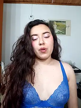 Snapshot of Emi_chik chatting on 09-21-25, 10:50 Emi chik online show from 09-21-25, 10:50