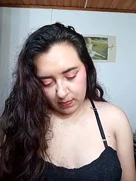 Snapshot of Emi_chik chatting on 09-25-25, 11:14 Emi chik online show from 09-25-25, 11:14