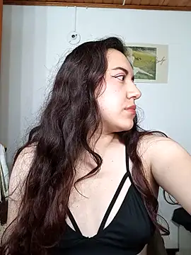 Snapshot of Emi_chik chatting on 10-05-25, 11:41 Emi chik online show from 10-05-25, 11:41