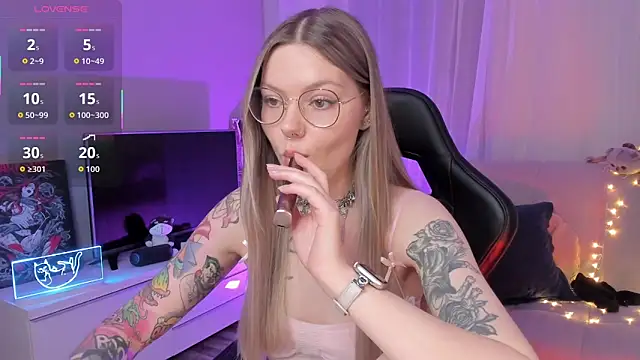 Marta May  online show from 10-10-25, 05:23