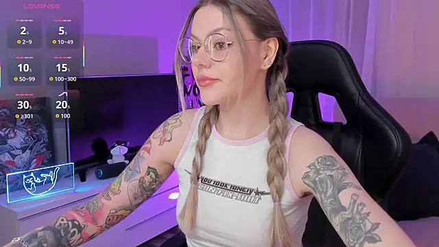 Marta May  online show from 10-12-25, 05:23