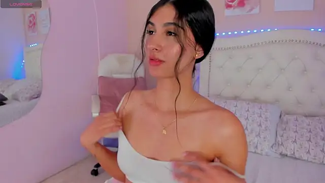 Snapshot of Ashley_Evans18 chatting on 01-15-25, 04:00 Ashley Evans18 online show from 01-15-25, 04:00