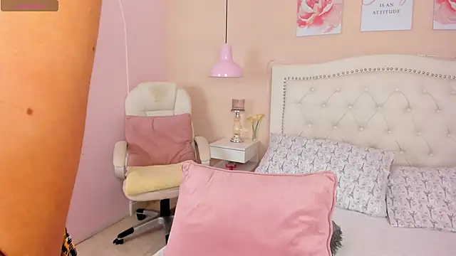 Snapshot of Ashley_Evans18 chatting on 02-04-25, 02:43 Ashley Evans18 online show from 02-04-25, 02:43