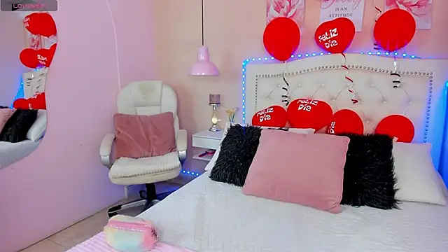 Snapshot of Ashley_Evans18 chatting on 02-18-25, 01:00 Ashley Evans18 online show from 02-18-25, 01:00