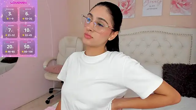 Snapshot of Ashley_Evans18 chatting on 02-28-25, 11:58 Ashley Evans18 online show from 02-28-25, 11:58