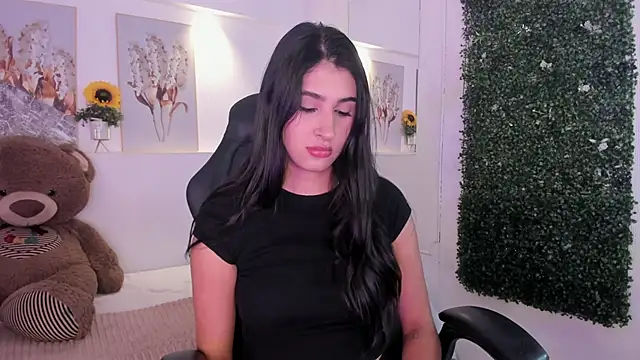 Snapshot of Ashley_Evans18 chatting on 10-24-25, 12:45 Ashley Evans18 online show from 10-24-25, 12:45