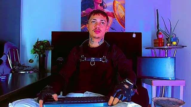 Snapshot of HannibalLester chatting on 02-06-26, 04:39 HannibalLester online show from 02-06-26, 04:39