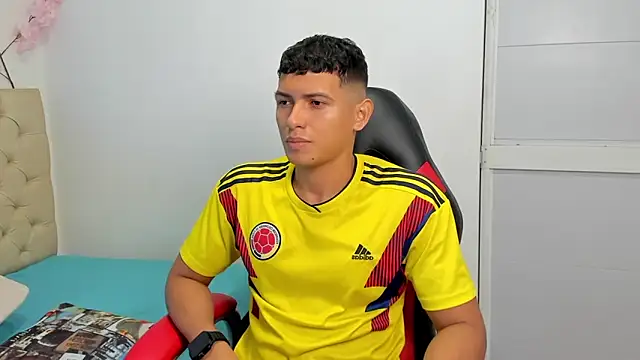 Snapshot of yei-sant chatting on 10-25-25, 02:41 yei-sant online show from 10-25-25, 02:41