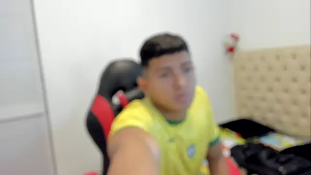 Snapshot of yei-sant chatting on 10-28-25, 03:32 yei-sant online show from 10-28-25, 03:32