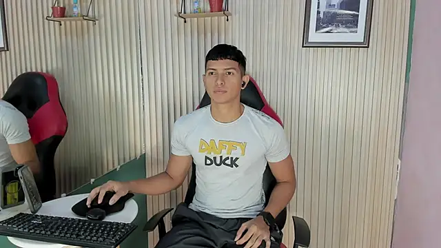 Snapshot of yei-sant chatting on 10-31-25, 03:29 yei-sant online show from 10-31-25, 03:29