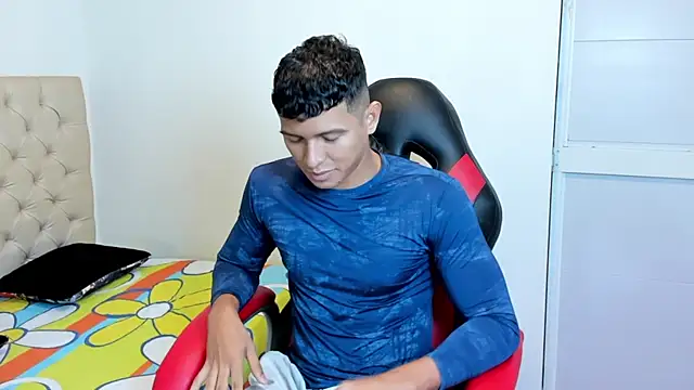 Snapshot of yei-sant chatting on 11-11-25, 03:06 yei-sant online show from 11-11-25, 03:06