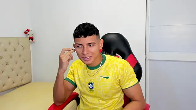 Snapshot of yei-sant chatting on 11-15-25, 03:15 yei-sant online show from 11-15-25, 03:15