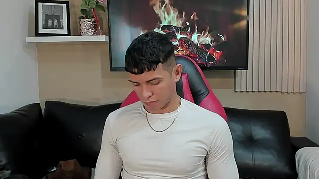 Snapshot of yei-sant chatting on 11-21-25, 02:21 yei-sant online show from 11-21-25, 02:21