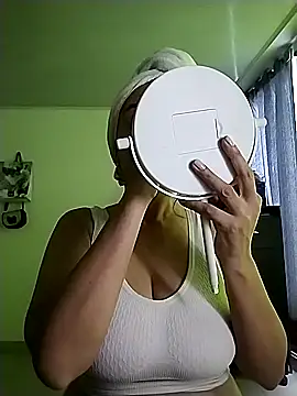 Snapshot of hailey85 chatting on 11-02-25, 07:49 hailey85 online show from 11-02-25, 07:49