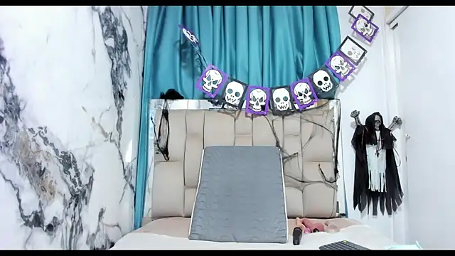 dafne queenn online show from 10-20-25, 12:27