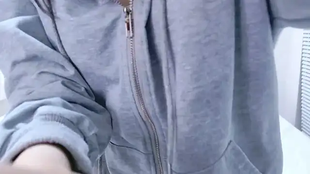 Snapshot of Yurie_ chatting on 11-29-25, 02:20 Yurie online show from 11-29-25, 02:20