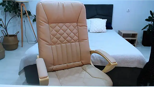 NaughtyNylonFeet online show from 10-08-25, 03:04