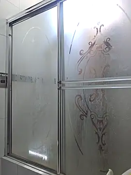 Snapshot of jose5320_20 chatting on 10-08-25, 04:26 jose5320 20 online show from 10-08-25, 04:26