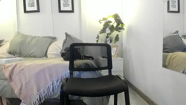 Caroline dh online show from 02-08-26, 02:09