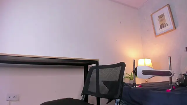 Caroline dh online show from 04-14-26, 11:38