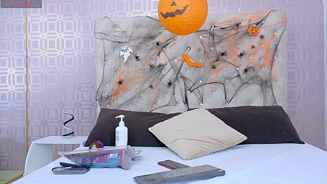 Derieri D online show from 10-17-25, 07:16