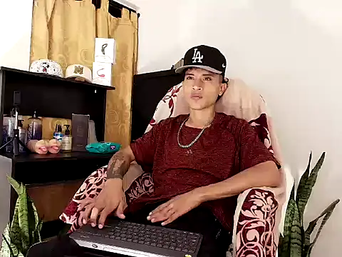 Edward Milleer online show from 10-26-25, 03:34