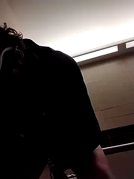 Snapshot of axelongshaft69 chatting on 12-19-25, 05:47 axelongshaft69 online show from 12-19-25, 05:47