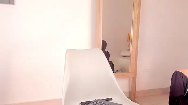 Paige smith online show from 02-11-25, 01:52