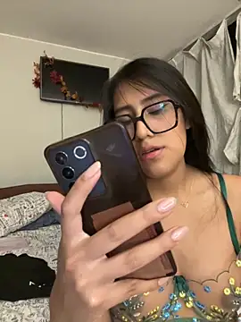 AleFantasy0001 online show from 11-12-25, 04:24