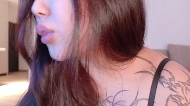 Yuriko May online show from 11-14-25, 04:06