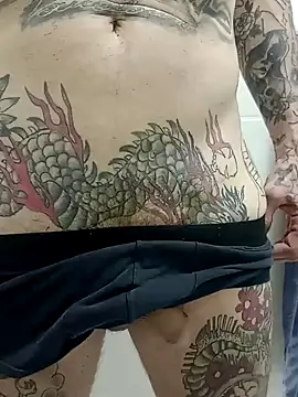 Snapshot of rolesexy chatting on 09-12-25, 12:33 rolesexy online show from 09-12-25, 12:33