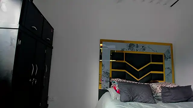 Snapshot of MattDevon chatting on 10-17-25, 10:01 MattDevon online show from 10-17-25, 10:01