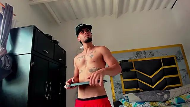 Snapshot of MattDevon chatting on 11-02-25, 04:53 MattDevon online show from 11-02-25, 04:53