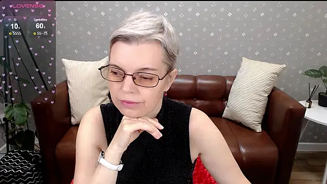 Cutie Erikaa1 online show from 10-14-25, 02:12