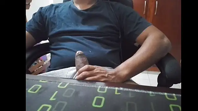 Snapshot of OlmecaSex chatting on 12-12-24, 07:41 OlmecaSex online show from 12-12-24, 07:41