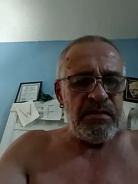 Snapshot of geilerschwanz64 chatting on 12-28-24, 05:44 geilerschwanz64 online show from 12-28-24, 05:44