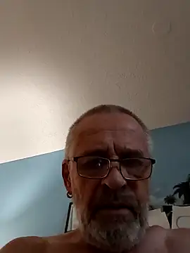 Snapshot of geilerschwanz64 chatting on 12-31-24, 06:05 geilerschwanz64 online show from 12-31-24, 06:05