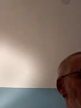 Snapshot of geilerschwanz64 chatting on 01-05-25, 01:35 geilerschwanz64 online show from 01-05-25, 01:35