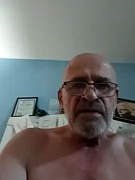 Snapshot of geilerschwanz64 chatting on 01-09-25, 02:43 geilerschwanz64 online show from 01-09-25, 02:43