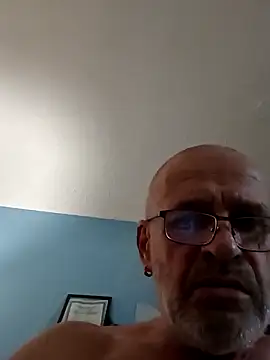 Snapshot of geilerschwanz64 chatting on 01-10-25, 10:04 geilerschwanz64 online show from 01-10-25, 10:04