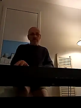 Snapshot of geilerschwanz64 chatting on 01-13-25, 01:45 geilerschwanz64 online show from 01-13-25, 01:45