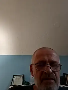 Snapshot of geilerschwanz64 chatting on 01-16-25, 01:27 geilerschwanz64 online show from 01-16-25, 01:27