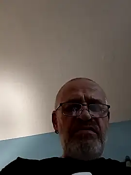 Snapshot of geilerschwanz64 chatting on 01-18-25, 04:15 geilerschwanz64 online show from 01-18-25, 04:15