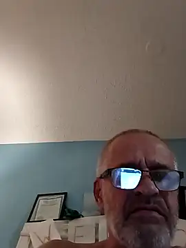 Snapshot of geilerschwanz64 chatting on 01-29-25, 07:04 geilerschwanz64 online show from 01-29-25, 07:04