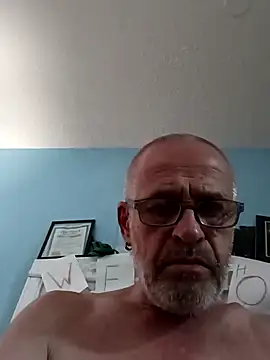 Snapshot of geilerschwanz64 chatting on 02-06-25, 06:24 geilerschwanz64 online show from 02-06-25, 06:24