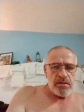 Snapshot of geilerschwanz64 chatting on 12-04-25, 04:33 geilerschwanz64 online show from 12-04-25, 04:33